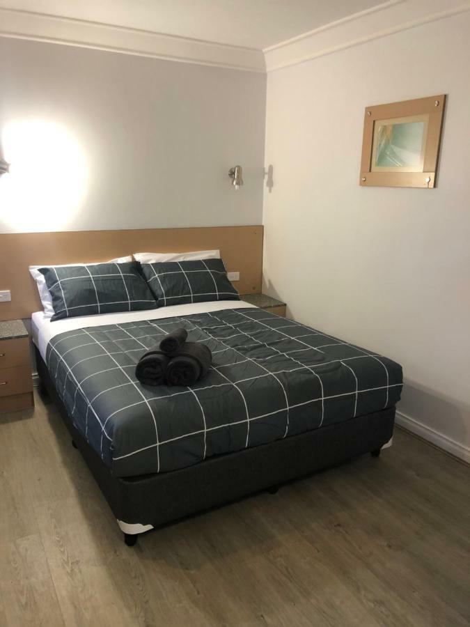 Latitude20 Cattrall Park Motel Карата Екстериор снимка